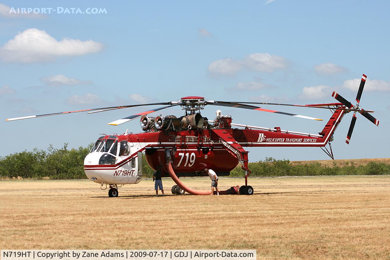 N719HT, 1969 Sikorsky CH-54B Tarhe C/N 64-076, Contracted by the Texas Forest Service for fire duty.