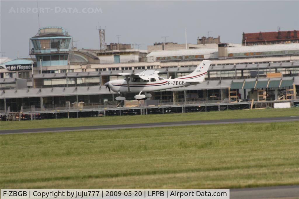 F-ZBGB, Cessna 206H Stationair C/N 20608446, on landing at CDG