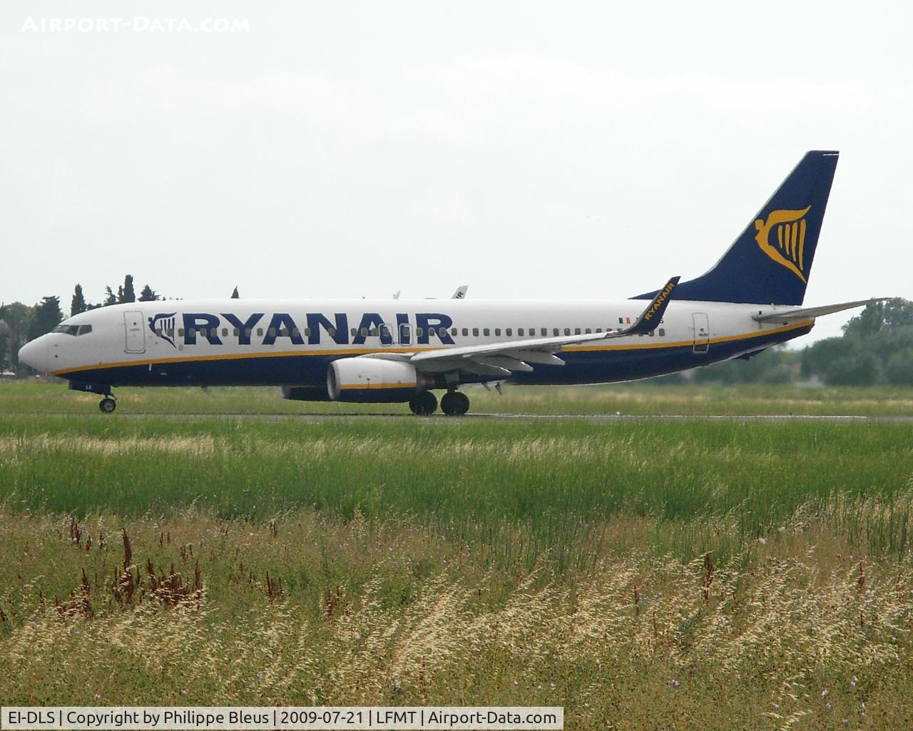 EI-DLS, 2006 Boeing 737-8AS C/N 33621, Spooling up for take off rwy 13L.