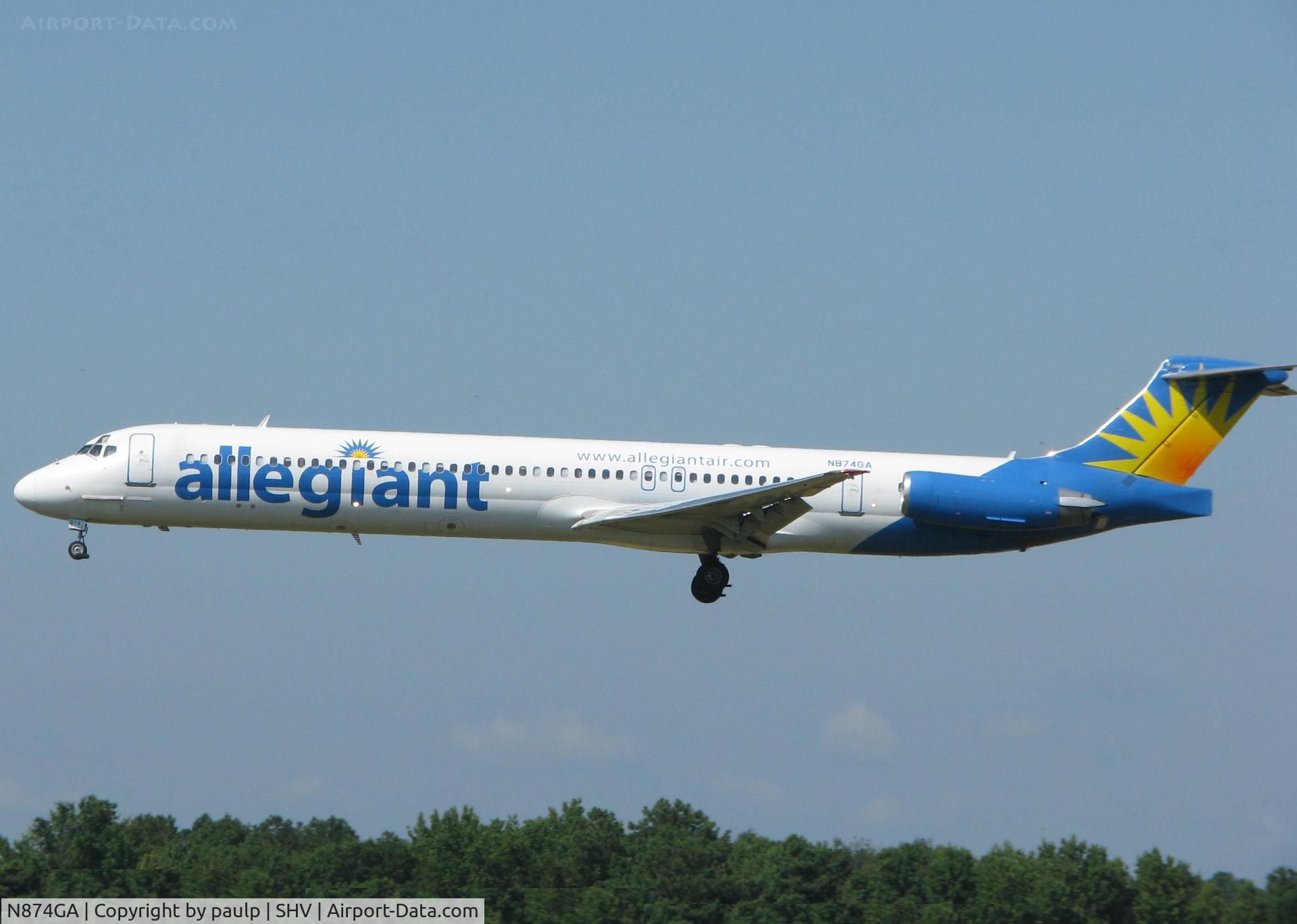 N874GA, 1987 McDonnell Douglas MD-83 (DC-9-83) C/N 49643, Landing on runway 14 at the Shreveport Regional airport.