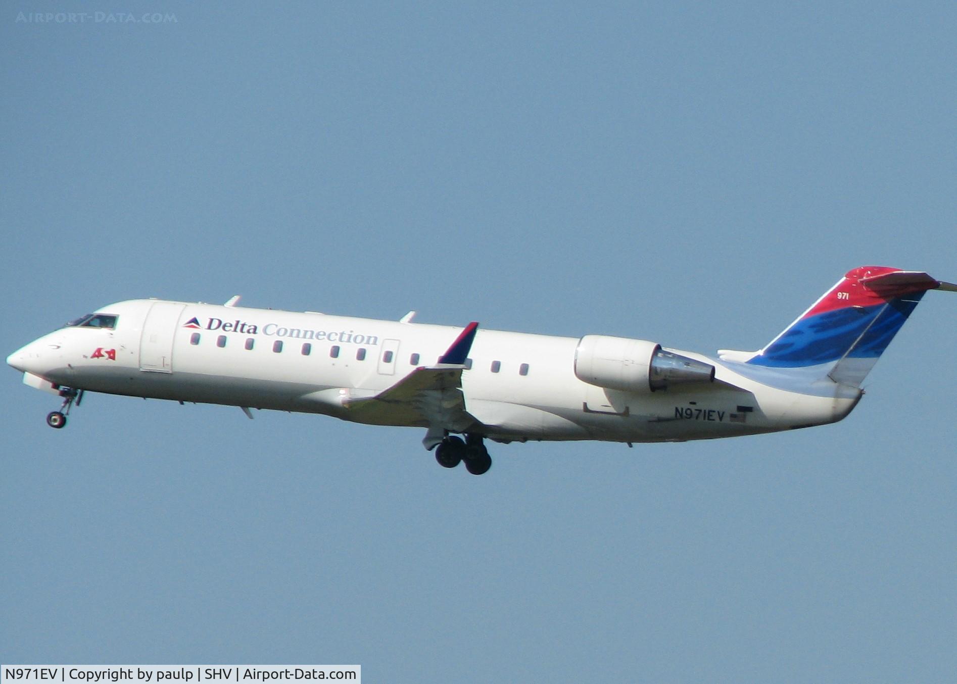 N971EV, 2001 Bombardier CRJ-200ER (CL-600-2B19) C/N 7528, Landing at Shreveport Regional.