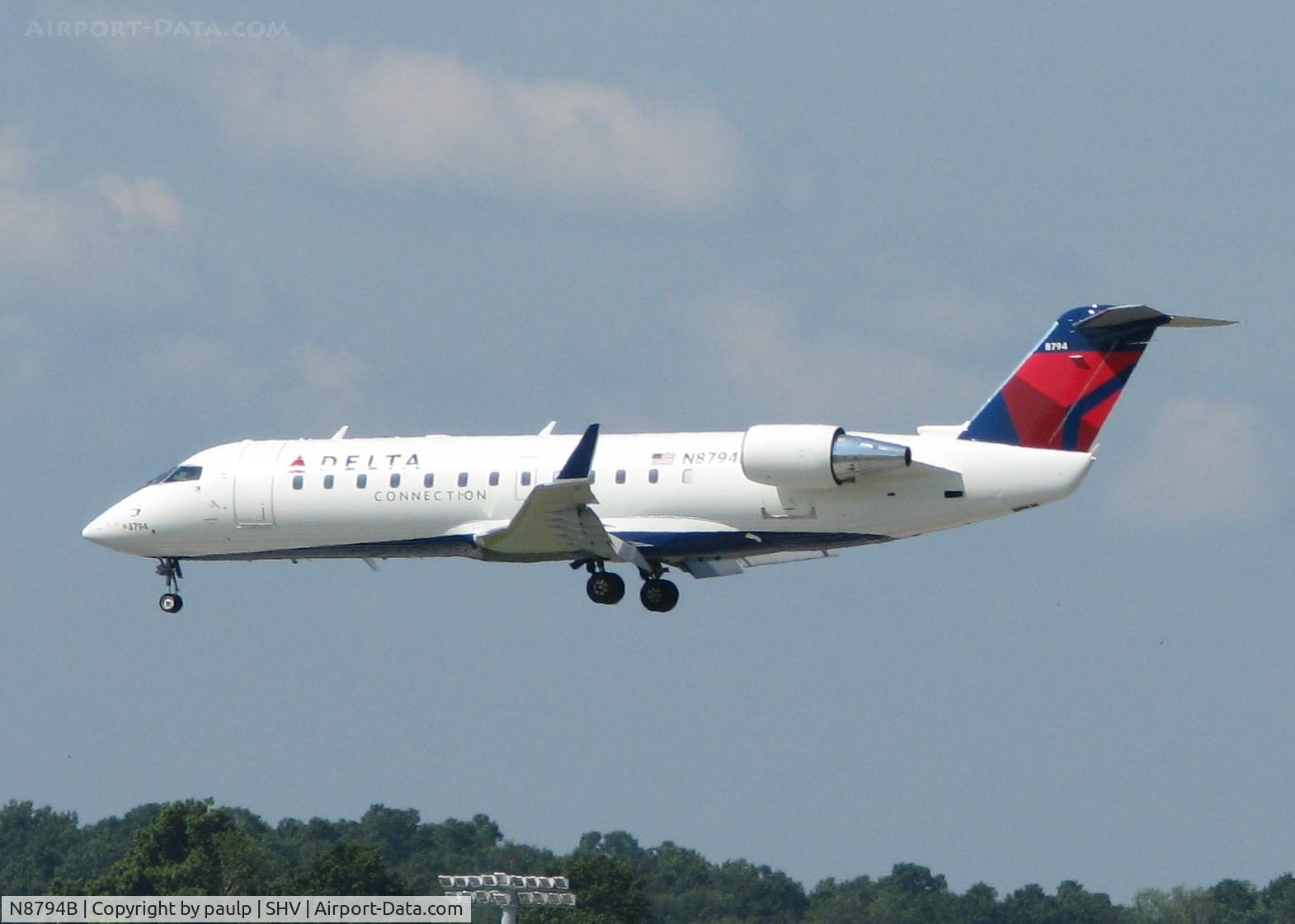 N8794B, 2003 Bombardier CRJ-200 (CL-600-2B19) C/N 7794, Landing on 14 at the Shreveport Regional airport.