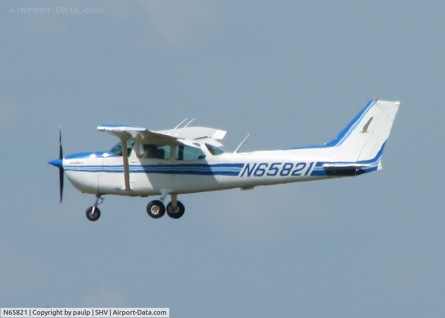 N65821, 1982 Cessna 172P C/N 17275899, Landing at Shreveport Regional.