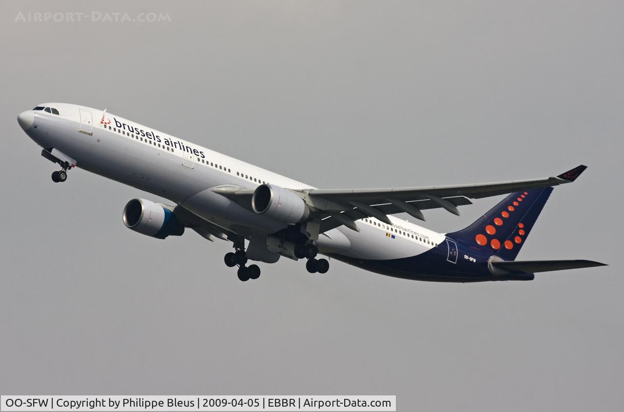 OO-SFW, 1994 Airbus A330-322 C/N 82, White radome on the lhe last Brussels Airlines A330 of the day, climbing from rwy 25R for another flight to Africa.