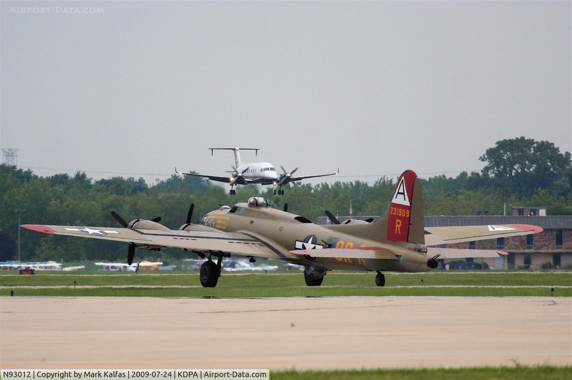 N93012, 1944 Boeing B-17G-30-BO Flying Fortress C/N 32264, B-17G NL93012 taxiing to RWY 20R KDPA