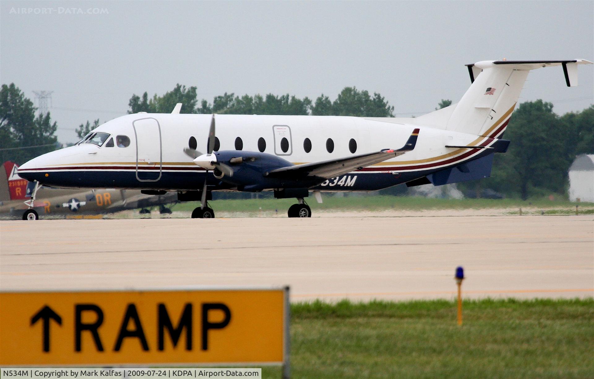 N534M, 1998 Raytheon 1900D C/N UE-333, Menards Beech 1900D, taxiing to the ramp at KDPA, to pick up a group bound for KEAU.