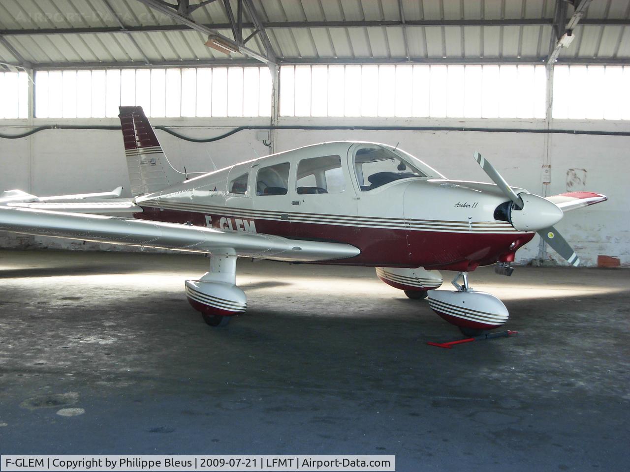 F-GLEM, Piper PA-28-181 Archer C/N 28-7990494, In the hangar. Notice that the reference to Archer II on the engine hood.