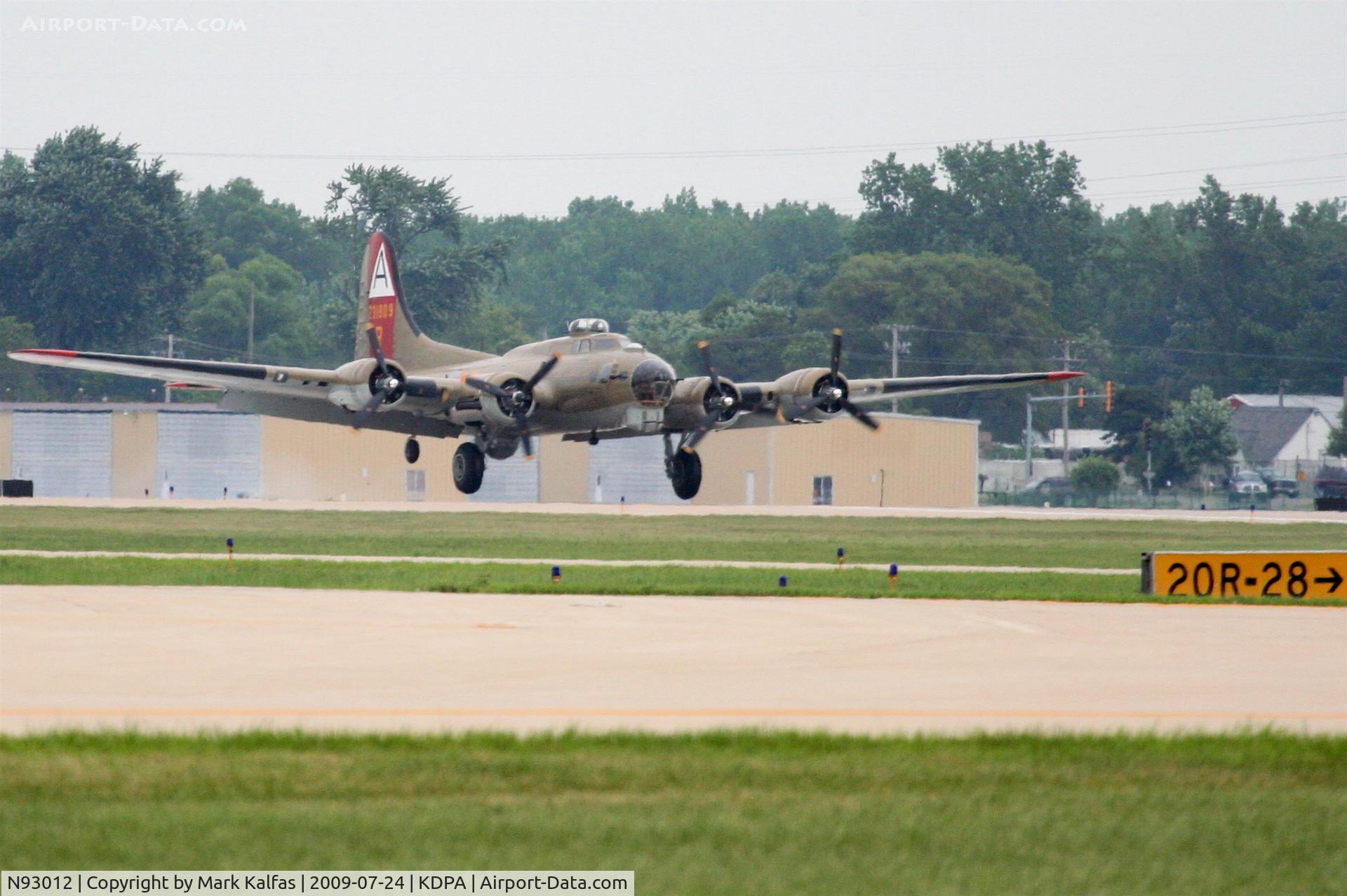 N93012, 1944 Boeing B-17G-30-BO Flying Fortress C/N 32264, Boeing B-17G, NL93012, landing RWY 20R KDPA.
