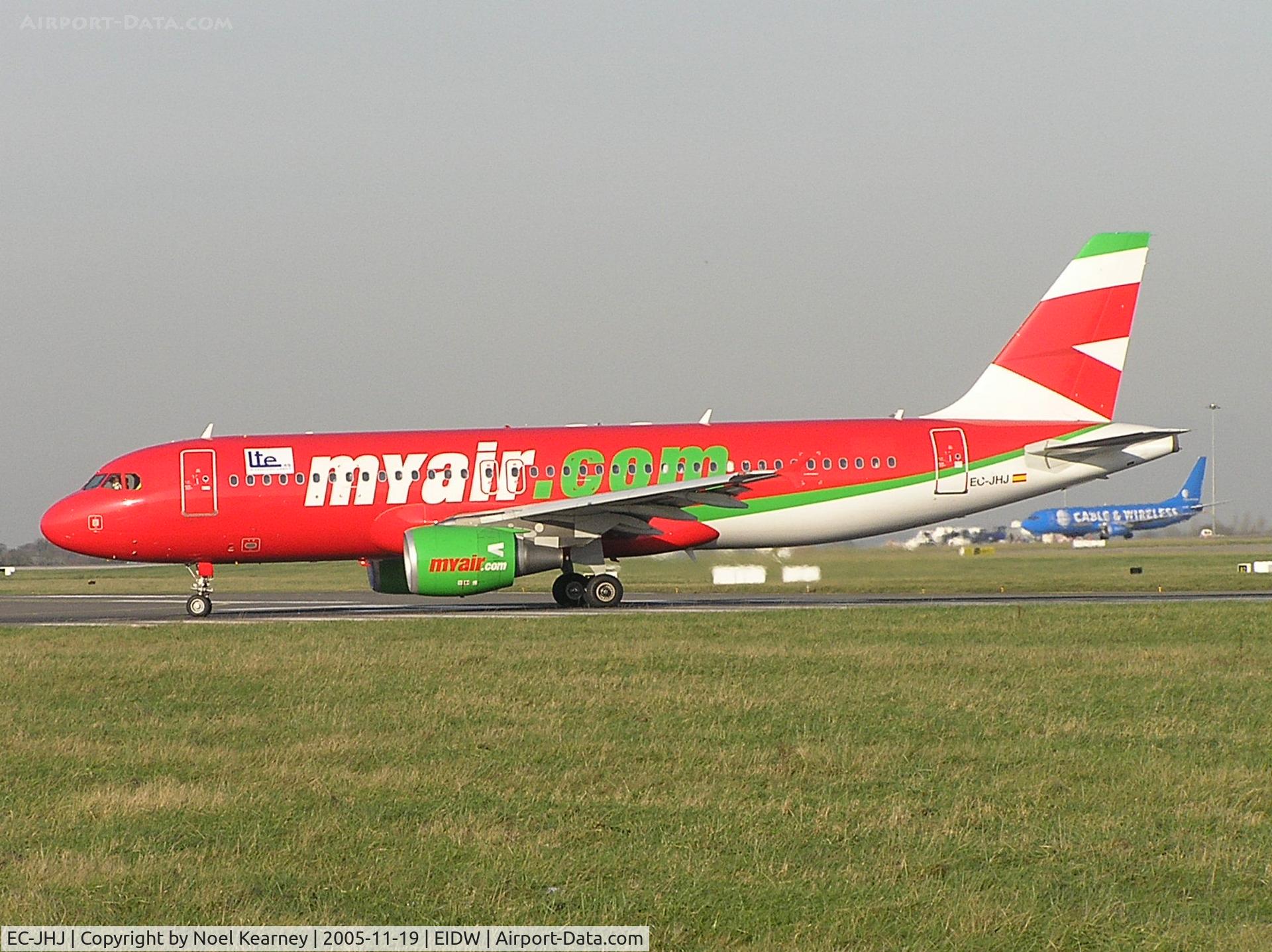 EC-JHJ, 2002 Airbus A320-214 C/N 1775, Departing Rwy 28