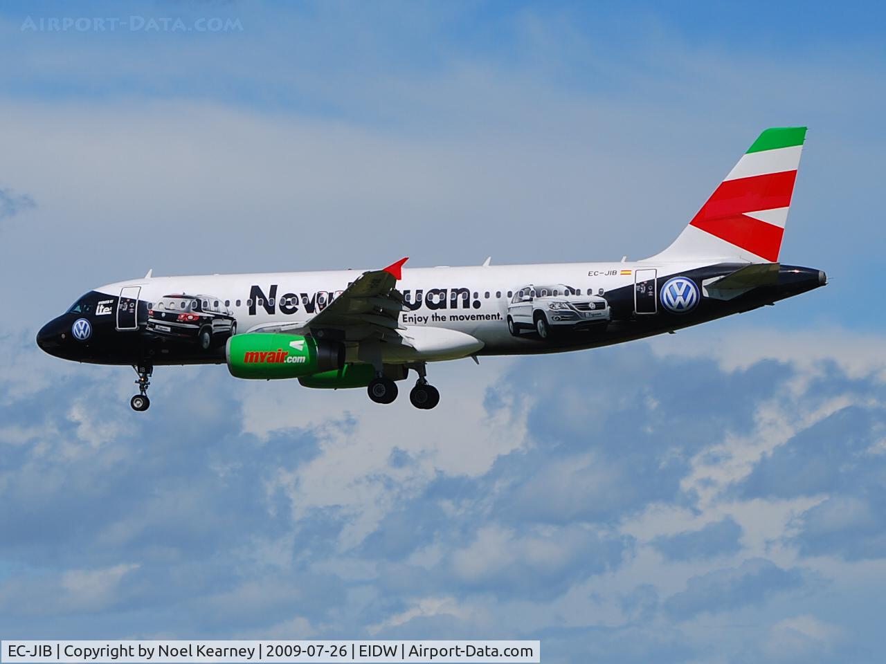 EC-JIB, 1994 Airbus A320-232 C/N 496, Landing Rwy 28