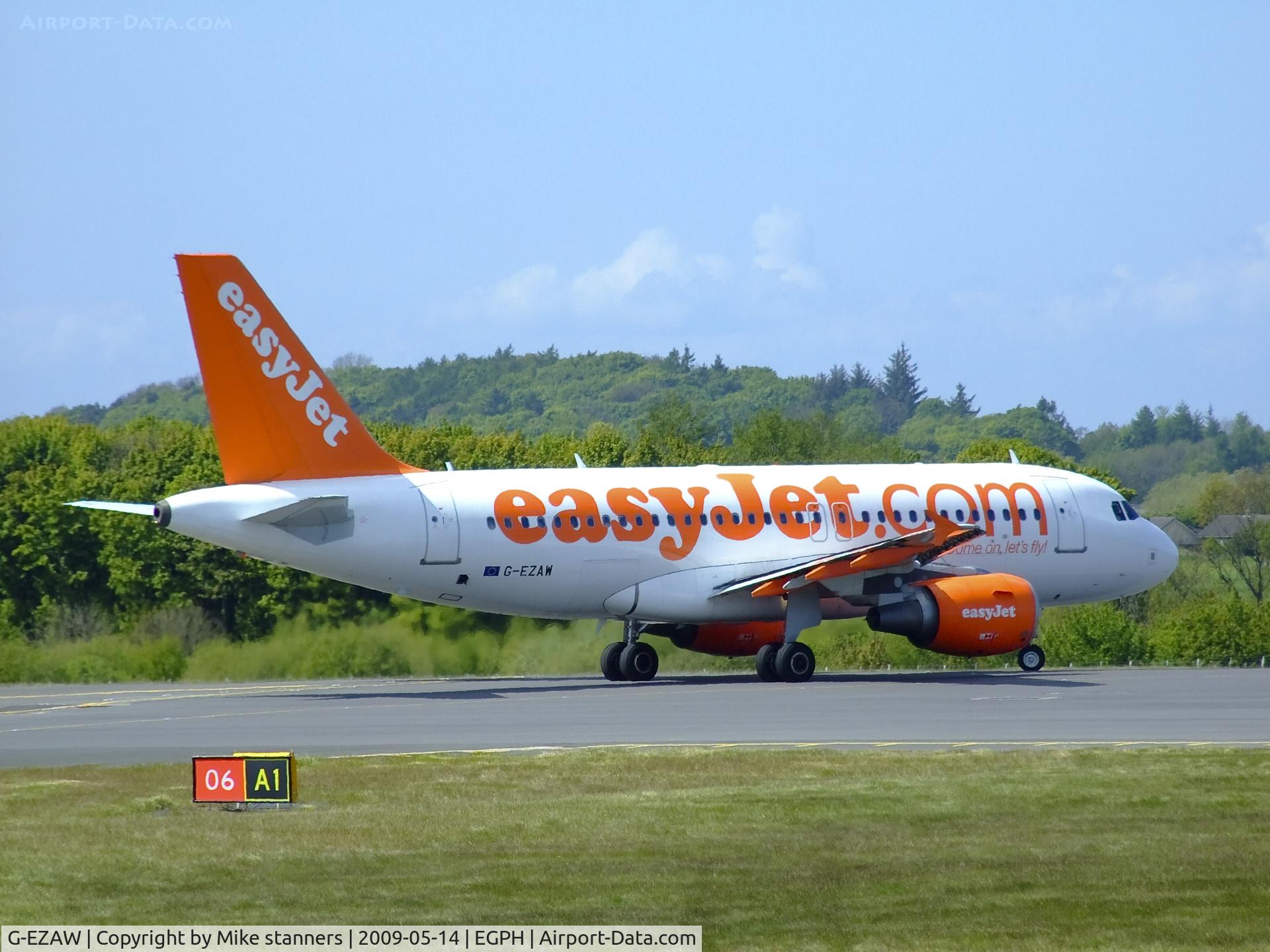 G-EZAW, 2006 Airbus A319-111 C/N 2812, Alpha Whiskey turning onto Edinburgh's runway 06