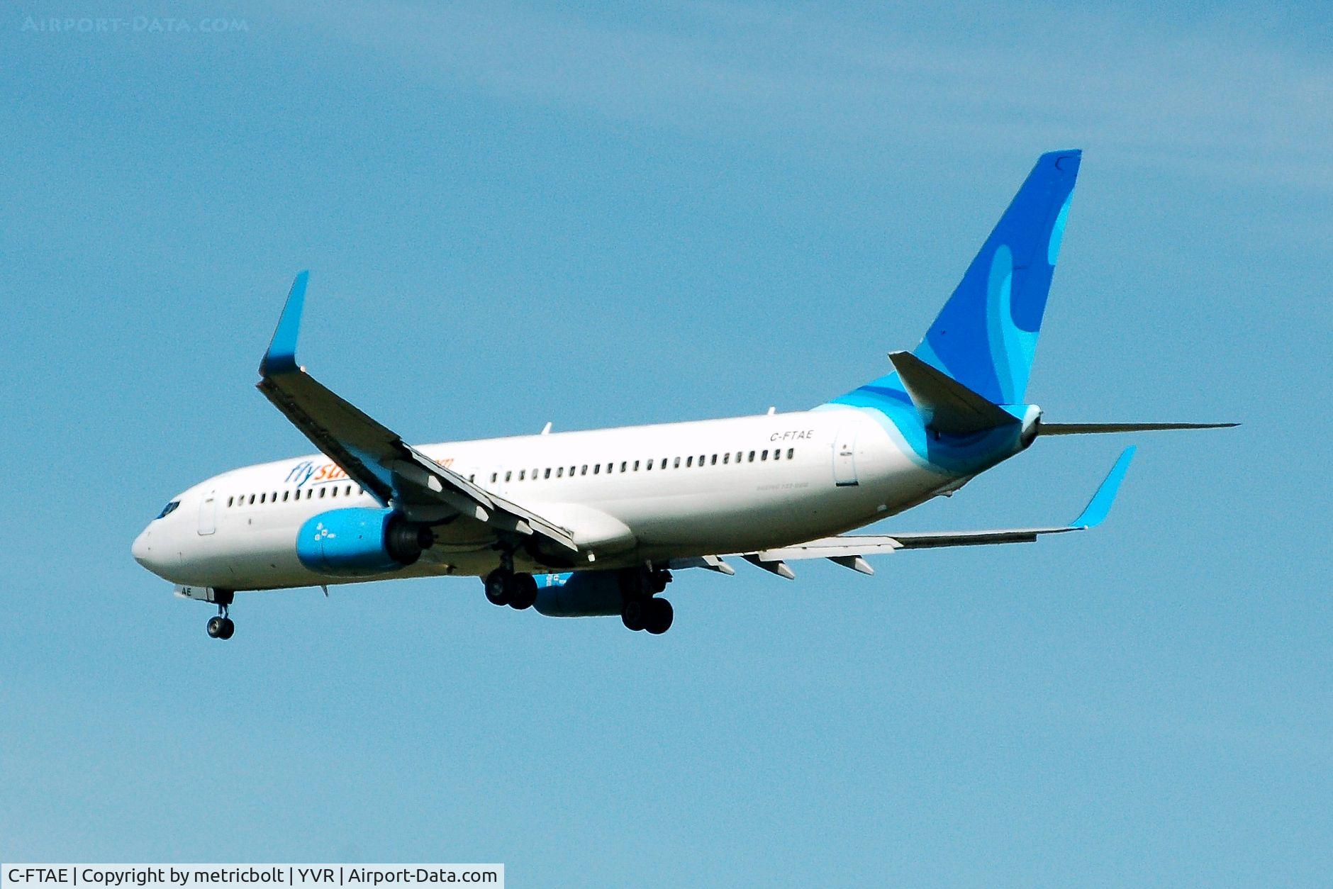 C-FTAE, 2001 Boeing 737-8Q8 C/N 30637, Landing at YVR
