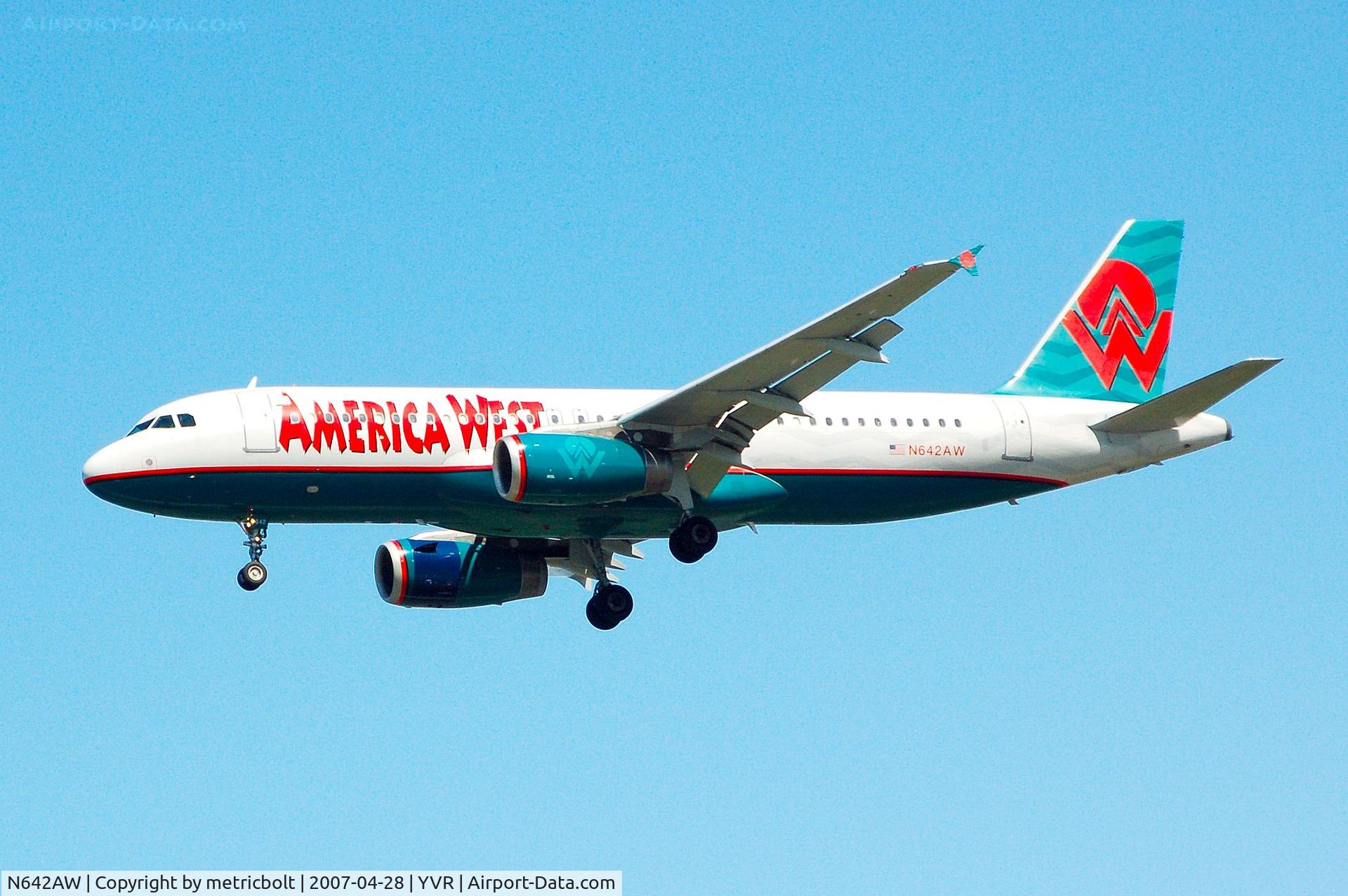 N642AW, 1996 Airbus A320-232 C/N 584, Landing at YVR