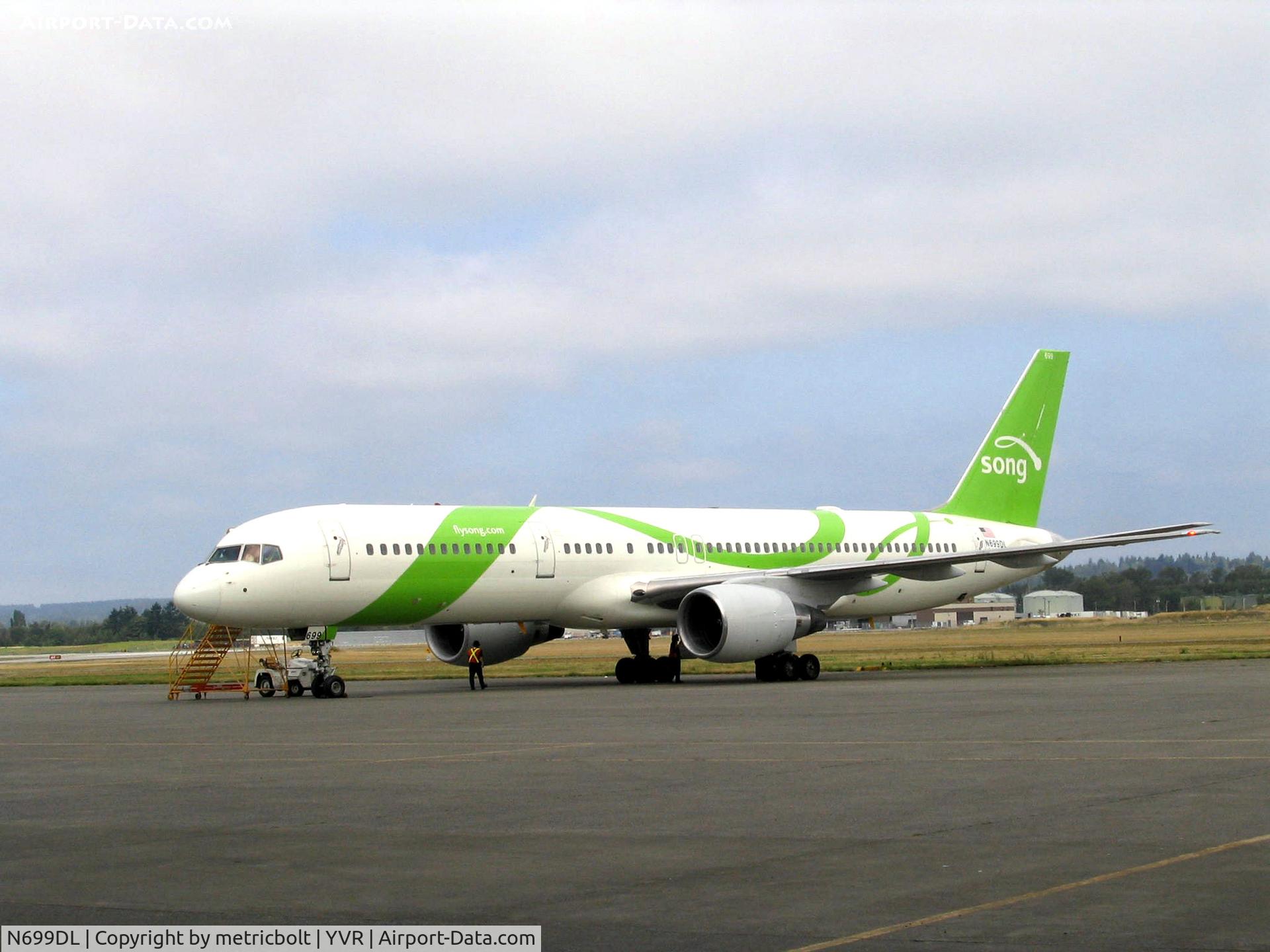 N699DL, 1999 Boeing 757-232 C/N 29970, after maintenance,awaiting tow to the ramp