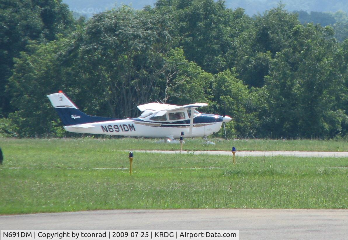 N691DM, 1975 Cessna 182P Skylane C/N 18263984, at Reading