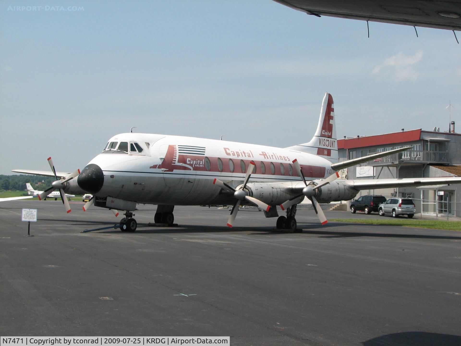 N7471, 1957 Vickers Viscount 797 C/N 233, at Reading