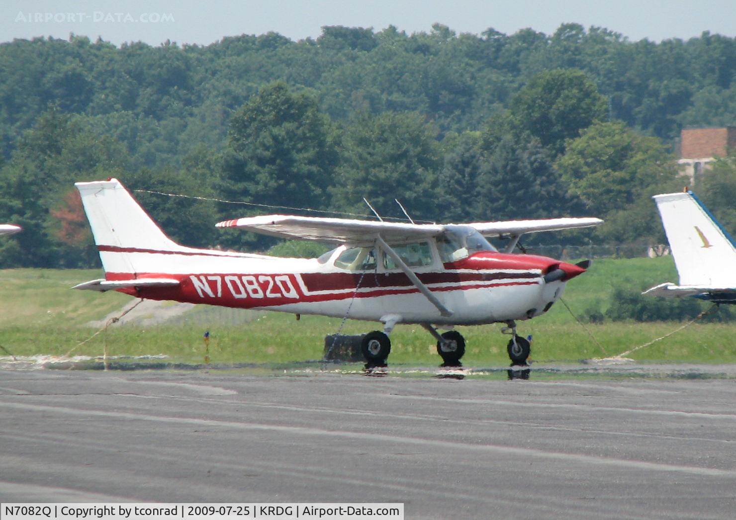 N7082Q, 1972 Cessna 172L C/N 17260382, at Reading