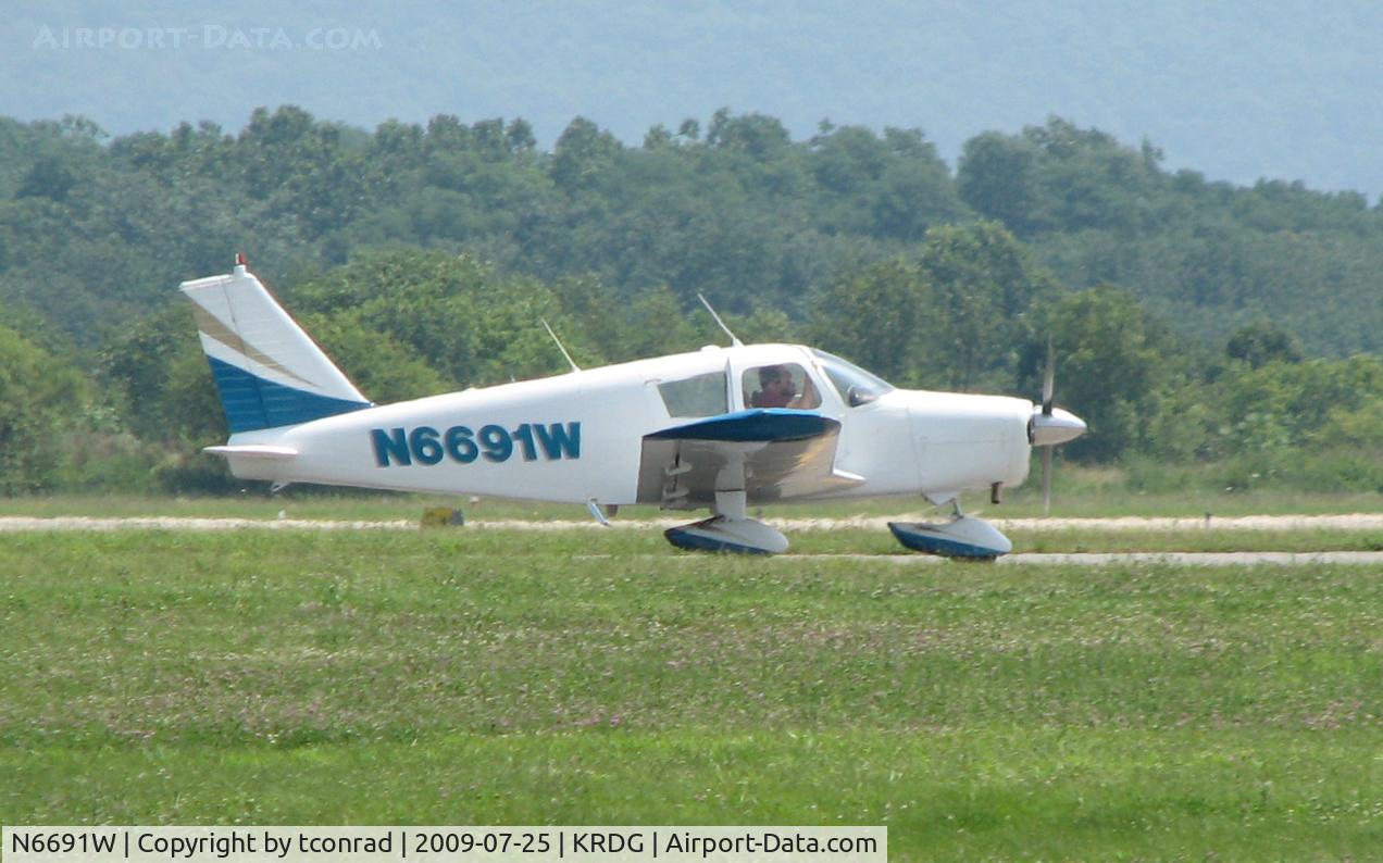 N6691W, 1965 Piper PA-28-140 C/N 28-20799, at Reading