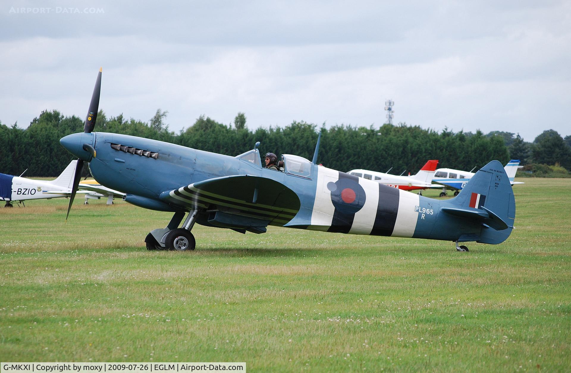 G-MKXI, 1944 Supermarine 365 Spitfire PR.XI C/N 6S/504719, Surprise Spit at White Waltham