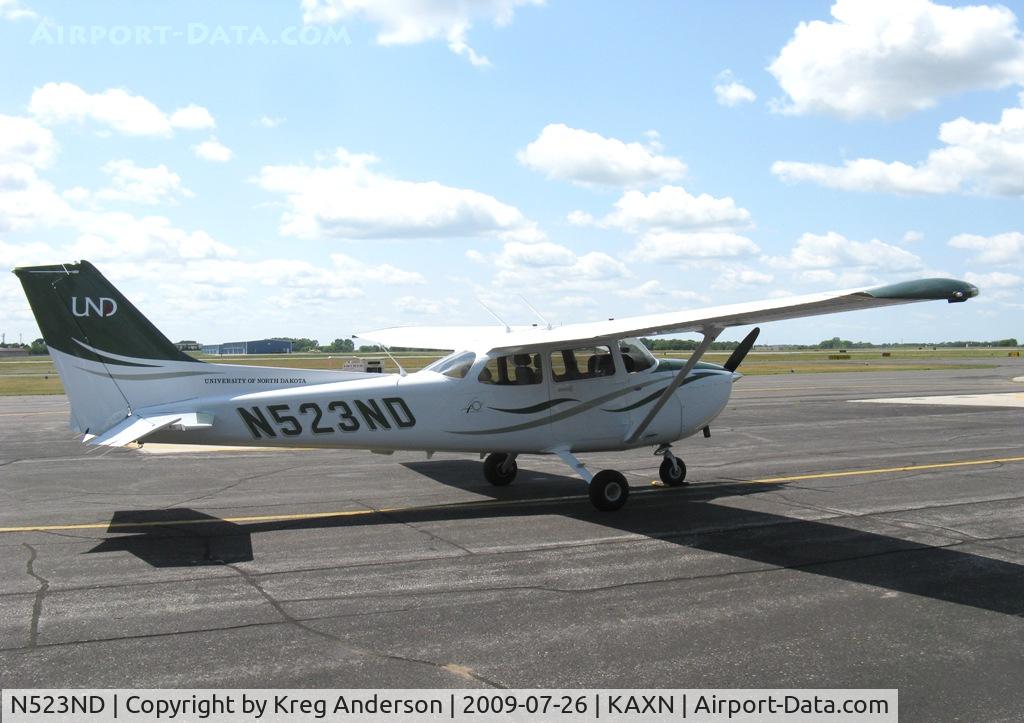N523ND, 2008 Cessna 172S C/N 172S10816, 2008 Cessna 172S Skyhawk of University of North Dakota