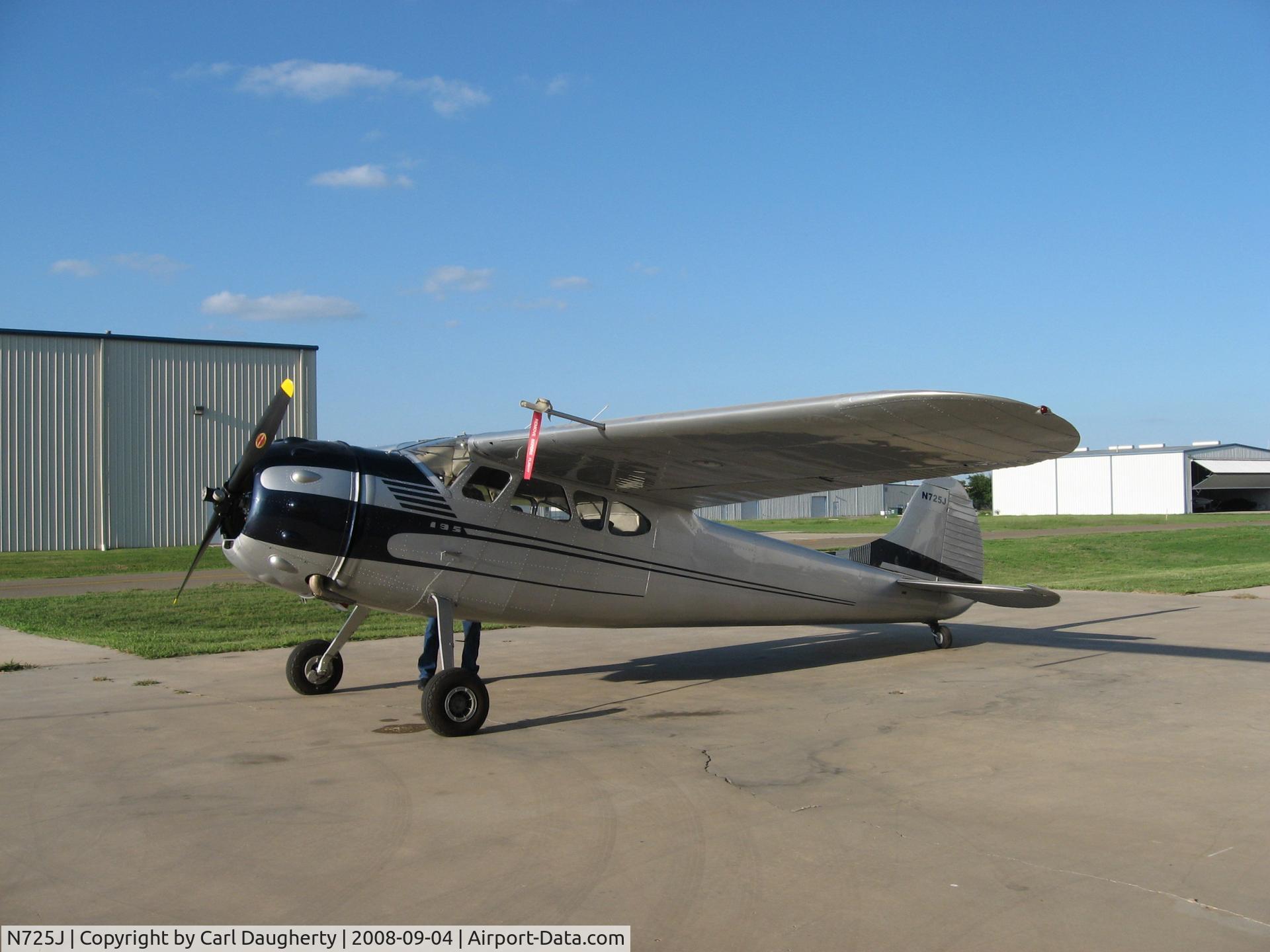 N725J, 1951 Cessna 195 C/N 7672, 195