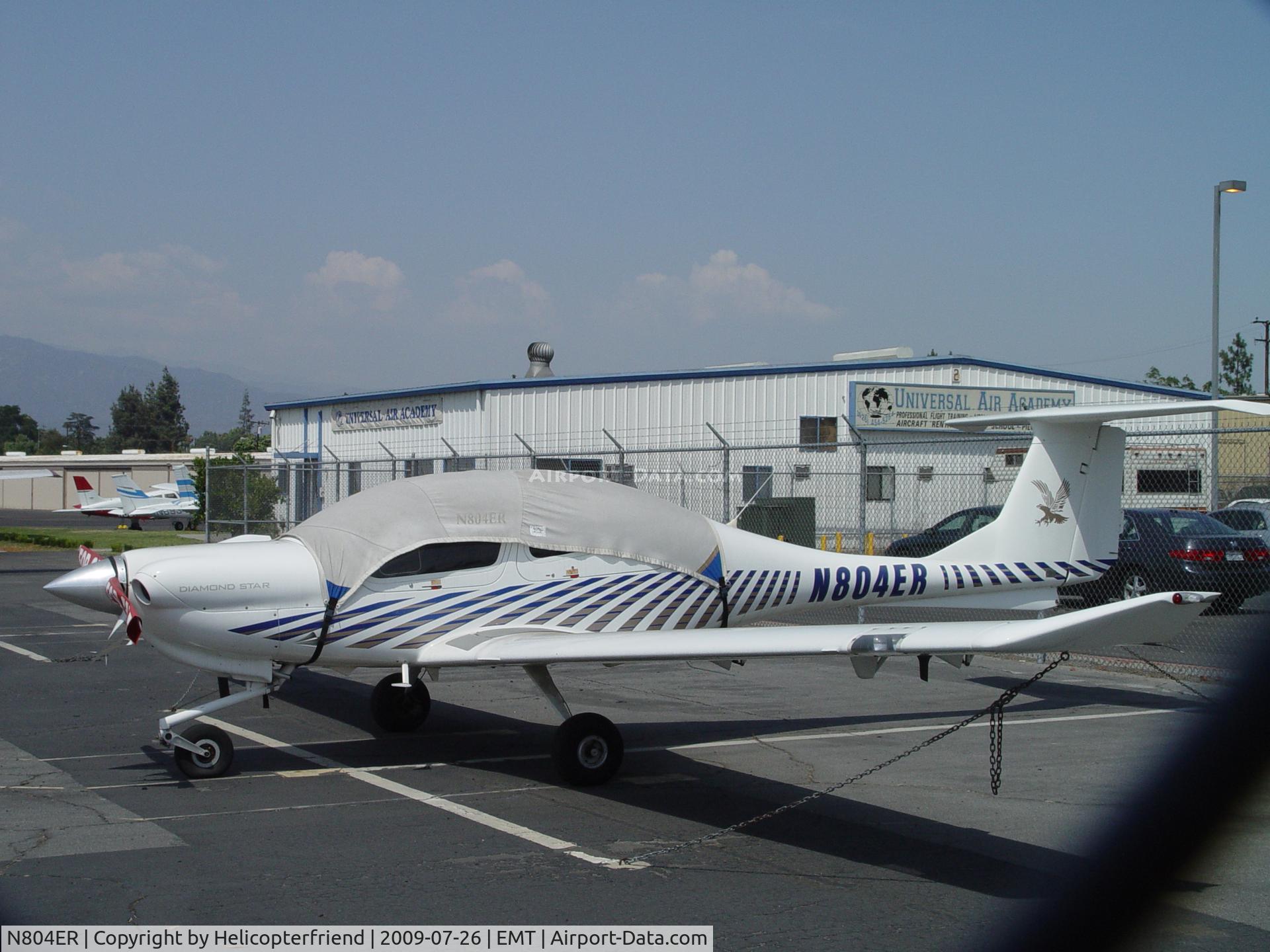 N804ER, 2003 Diamond DA-40 Diamond Star C/N 40.311, Covered up in the sun waiting to be bought