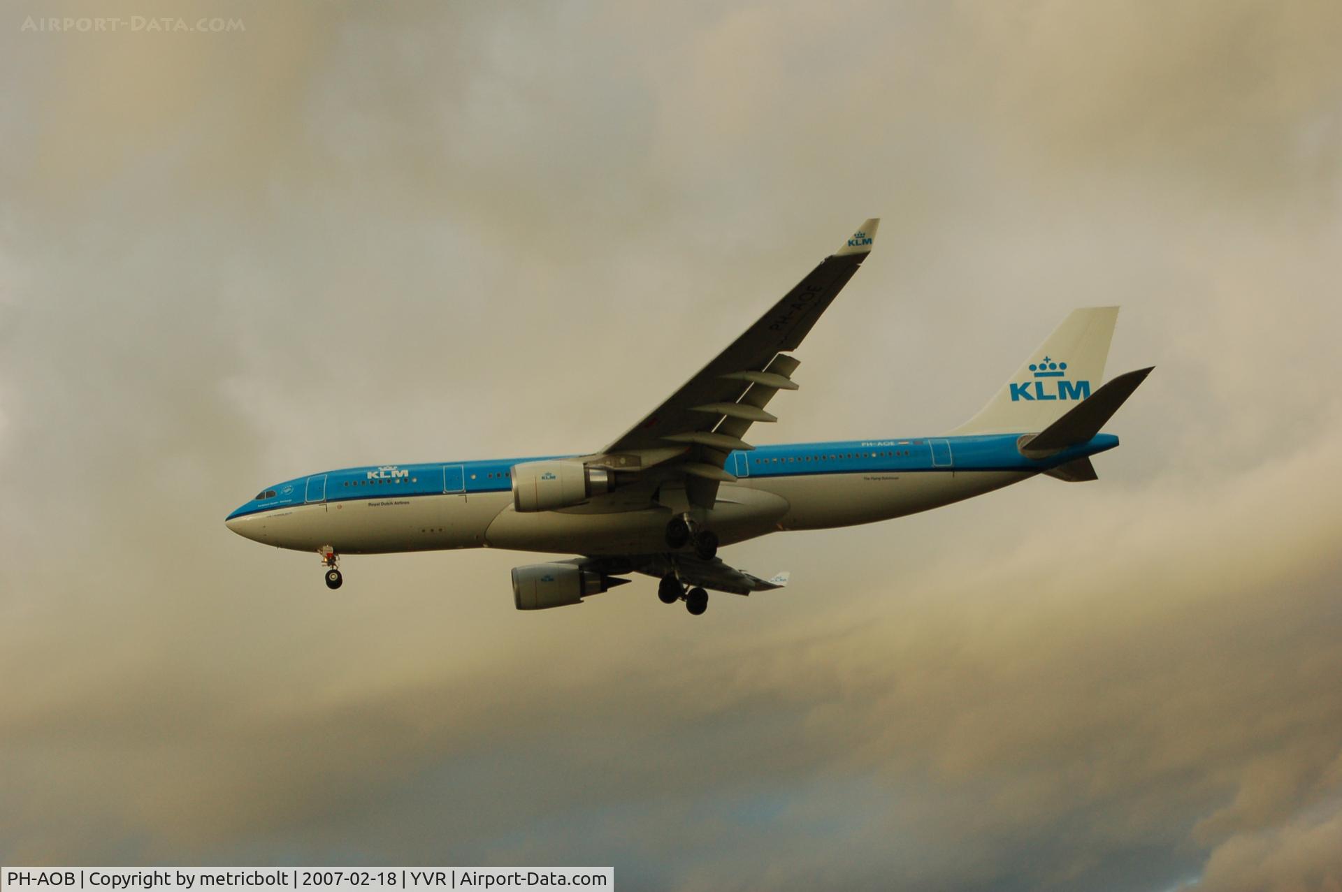 PH-AOB, 2005 Airbus A330-203 C/N 686, Landing at YVR