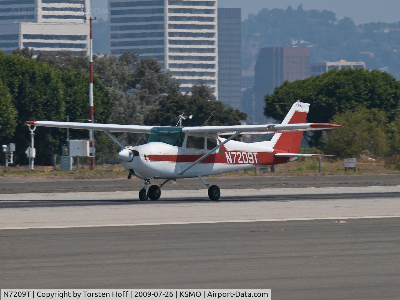 N7209T, 1959 Cessna 172A C/N 46809, N7209T departing from RWY 21