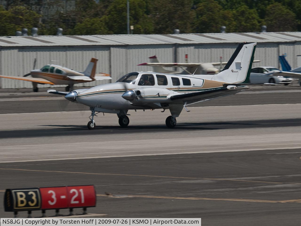 N58JG, 1982 Beech 58P Baron C/N TJ-416, N58JG departing from RWY 21