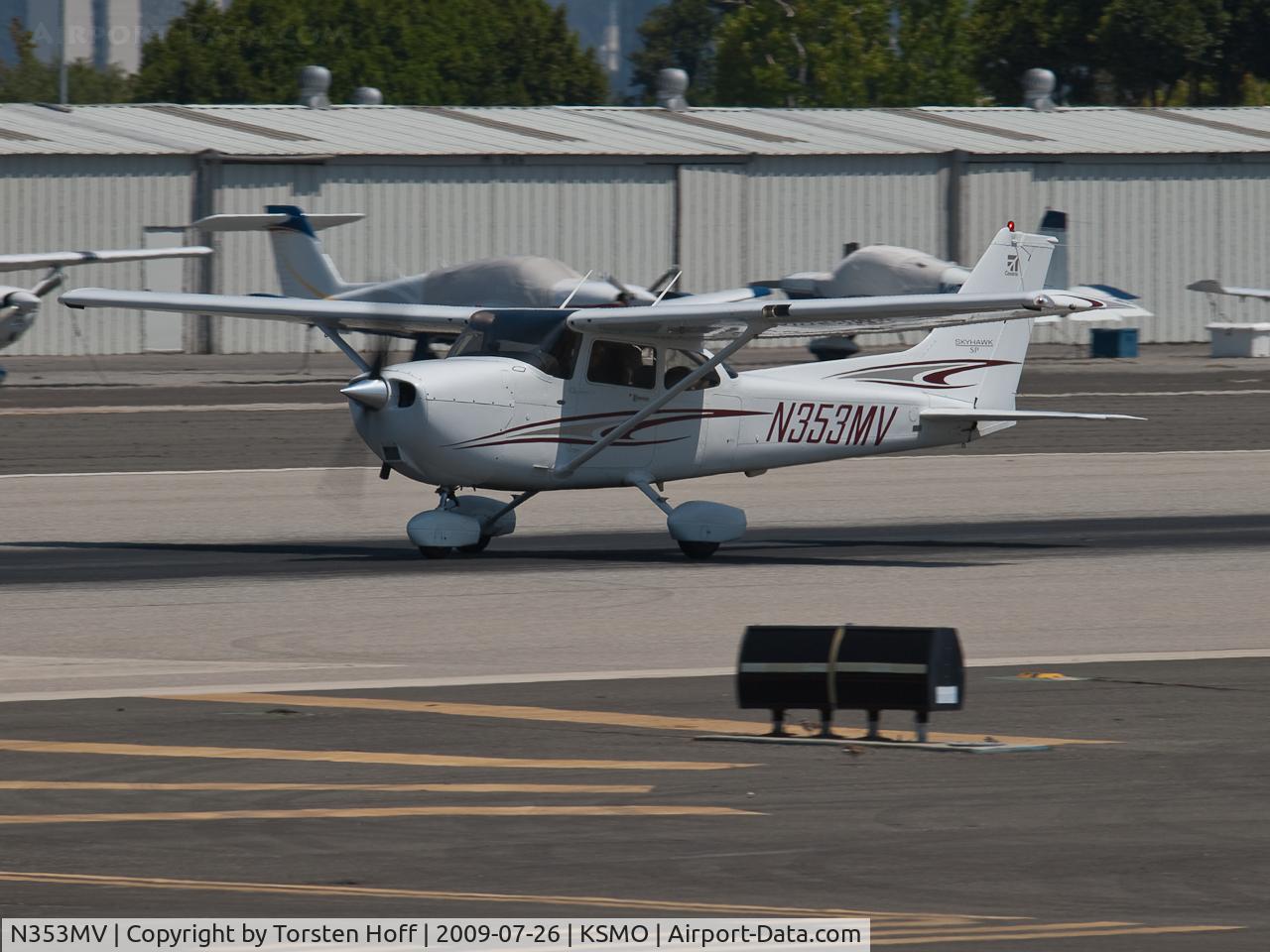N353MV, 2005 Cessna 172S C/N 172S9908, N353MV departing from RWY 21