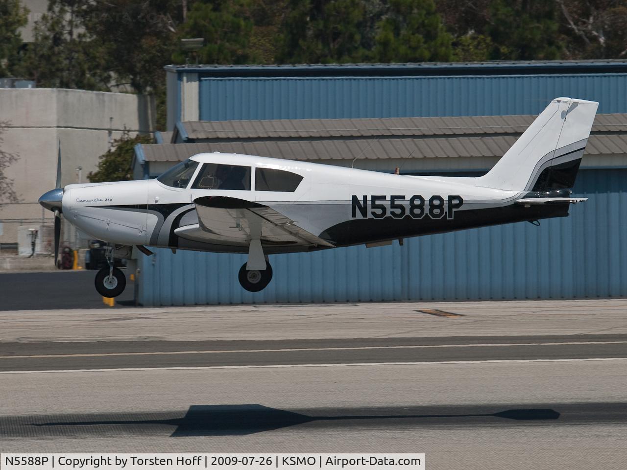 N5588P, 1959 Piper PA-24-250 Comanche C/N 24-654, N5588P arriving on RWY 21