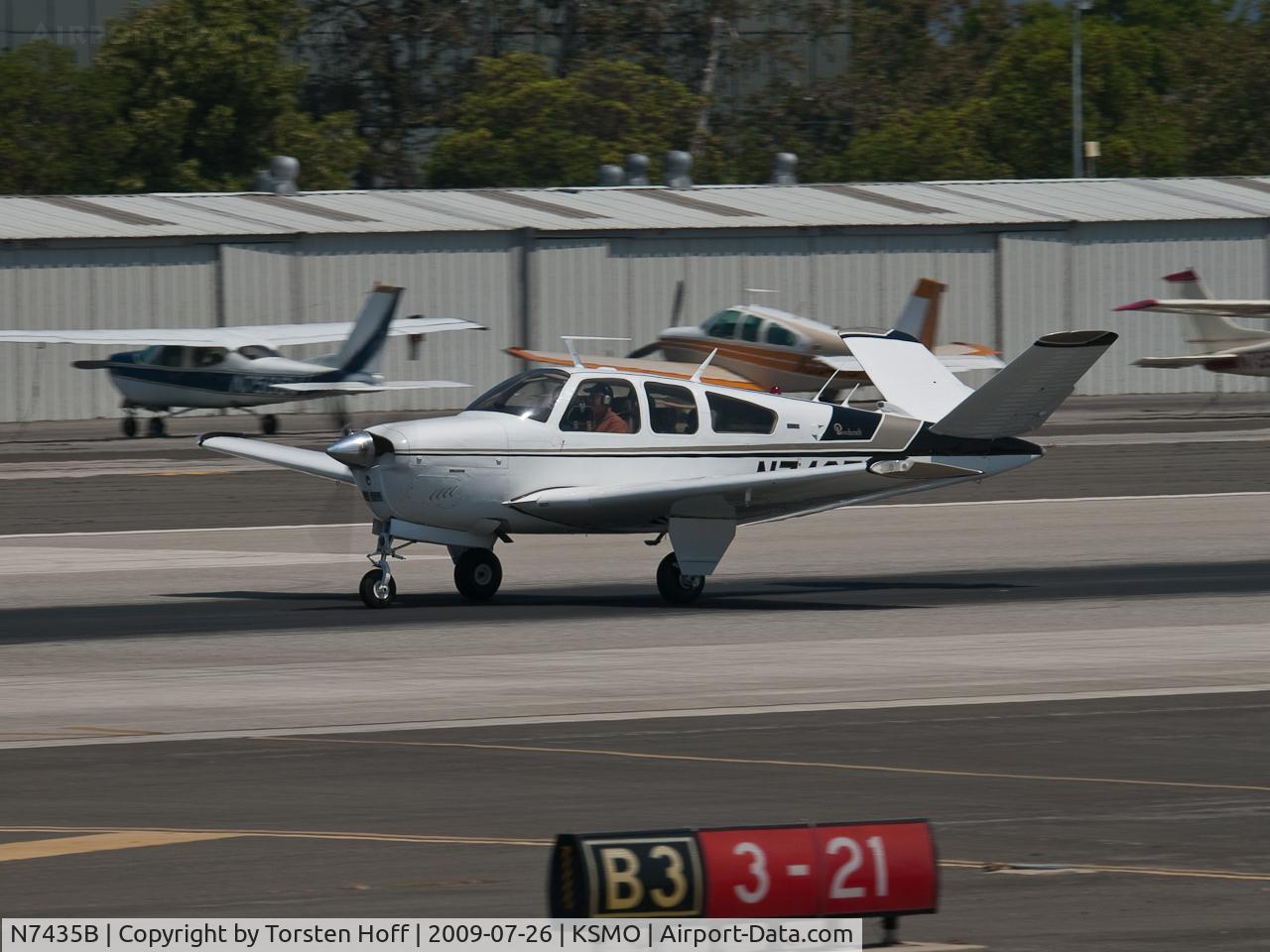 N7435B, 1974 Beech V35B Bonanza C/N D-9593, N7435B departing from RWY 21
