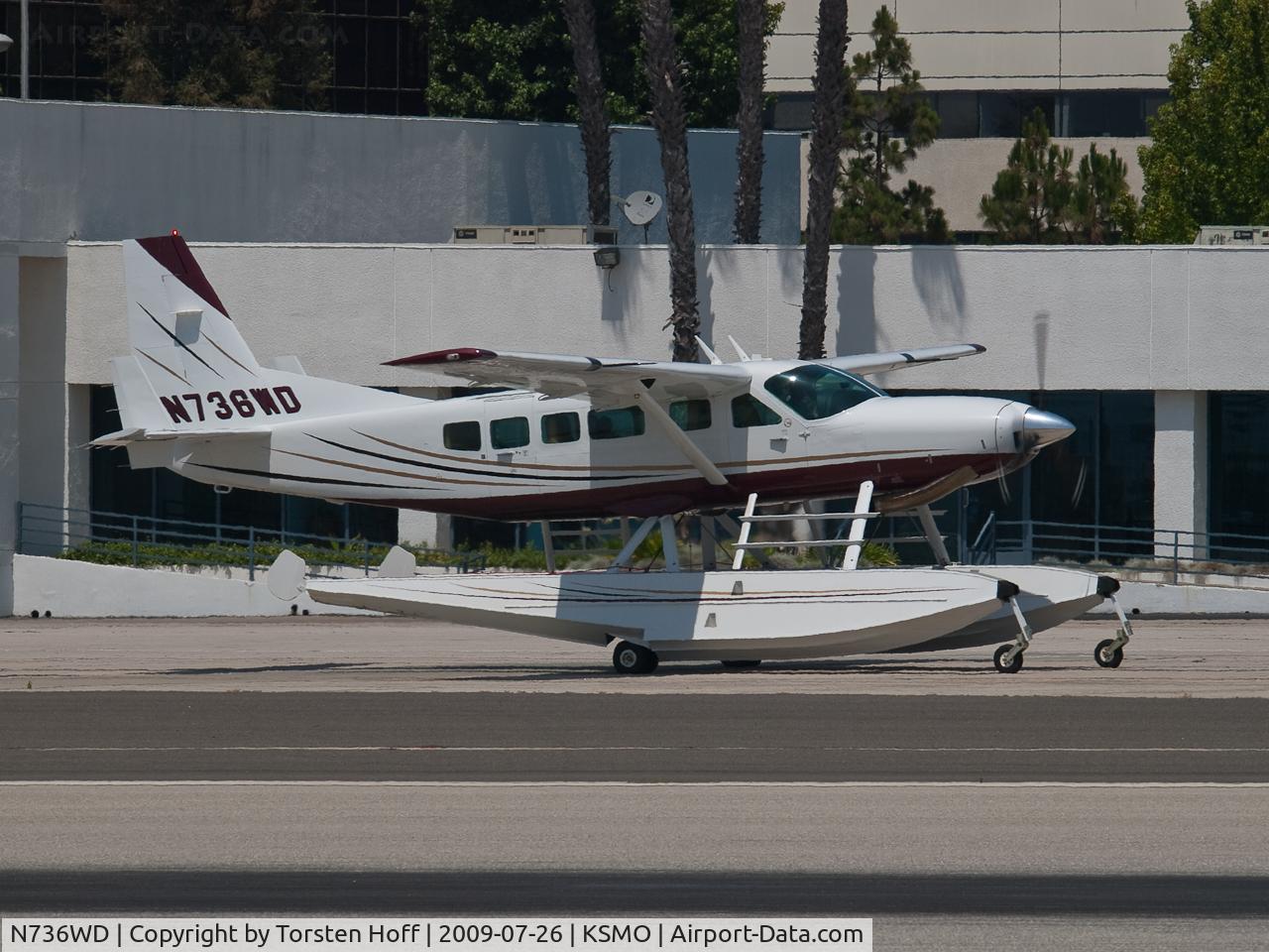 N736WD, 2005 Cessna 208 C/N 20800392, N736WD taxiing