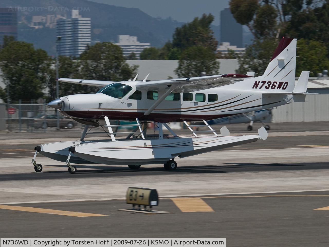 N736WD, 2005 Cessna 208 C/N 20800392, N736WD departing from RWY 21