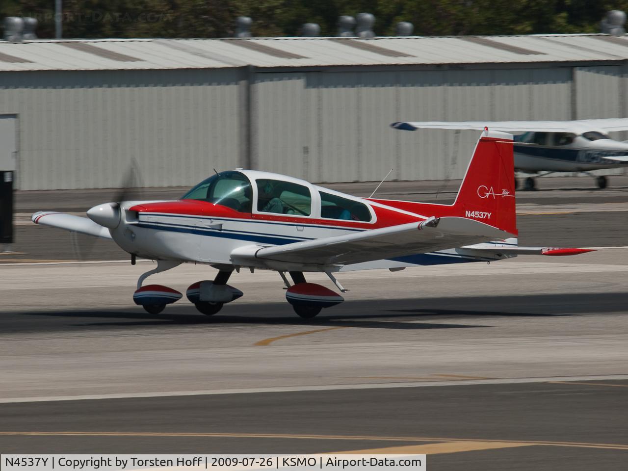 N4537Y, 1979 Grumman American AA-5B Tiger C/N AA5B1292, N4537Y departing from RWY 21