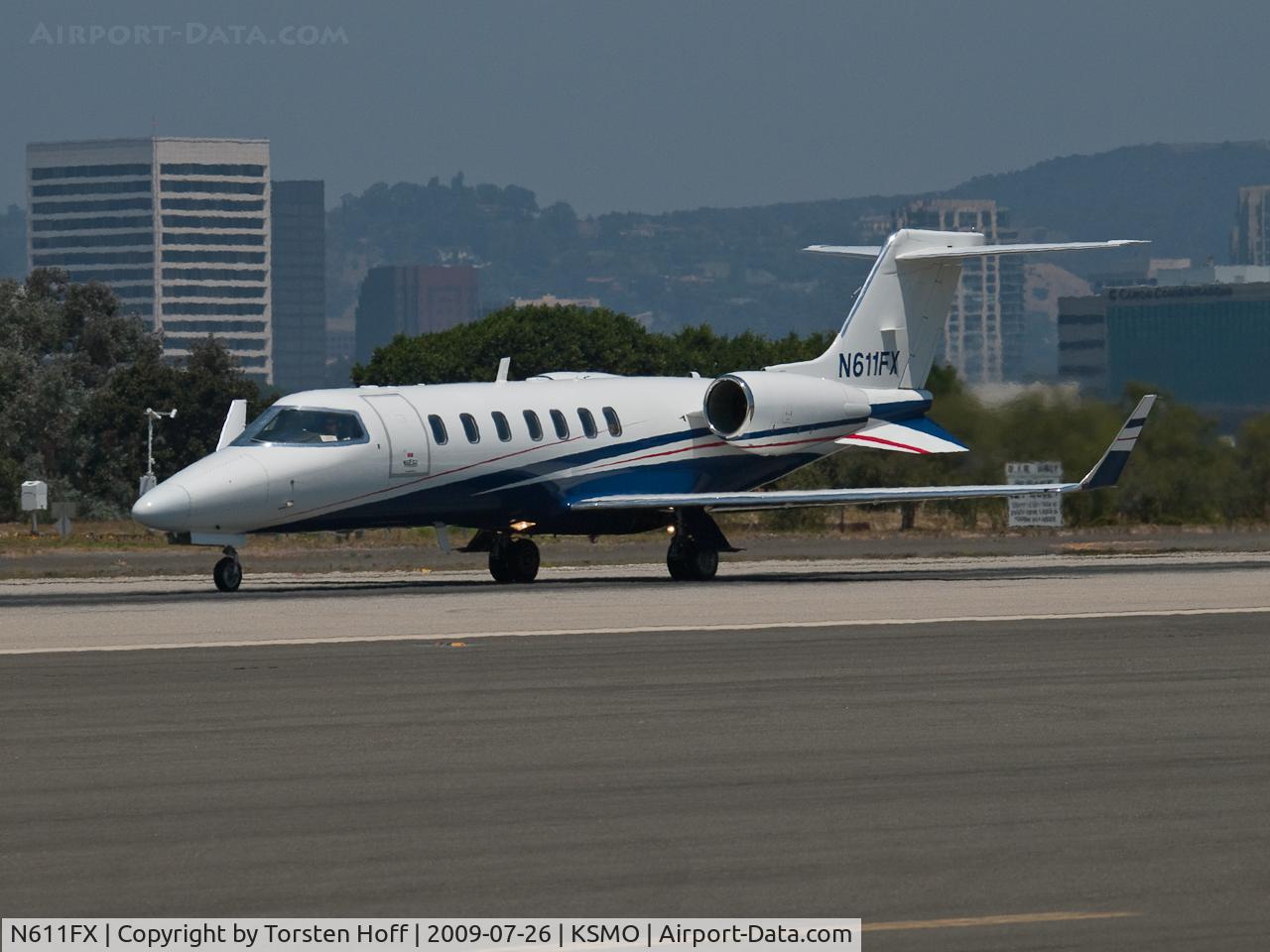 N611FX, 2005 Learjet 45 C/N 2037, N611FX departing from RWY 21