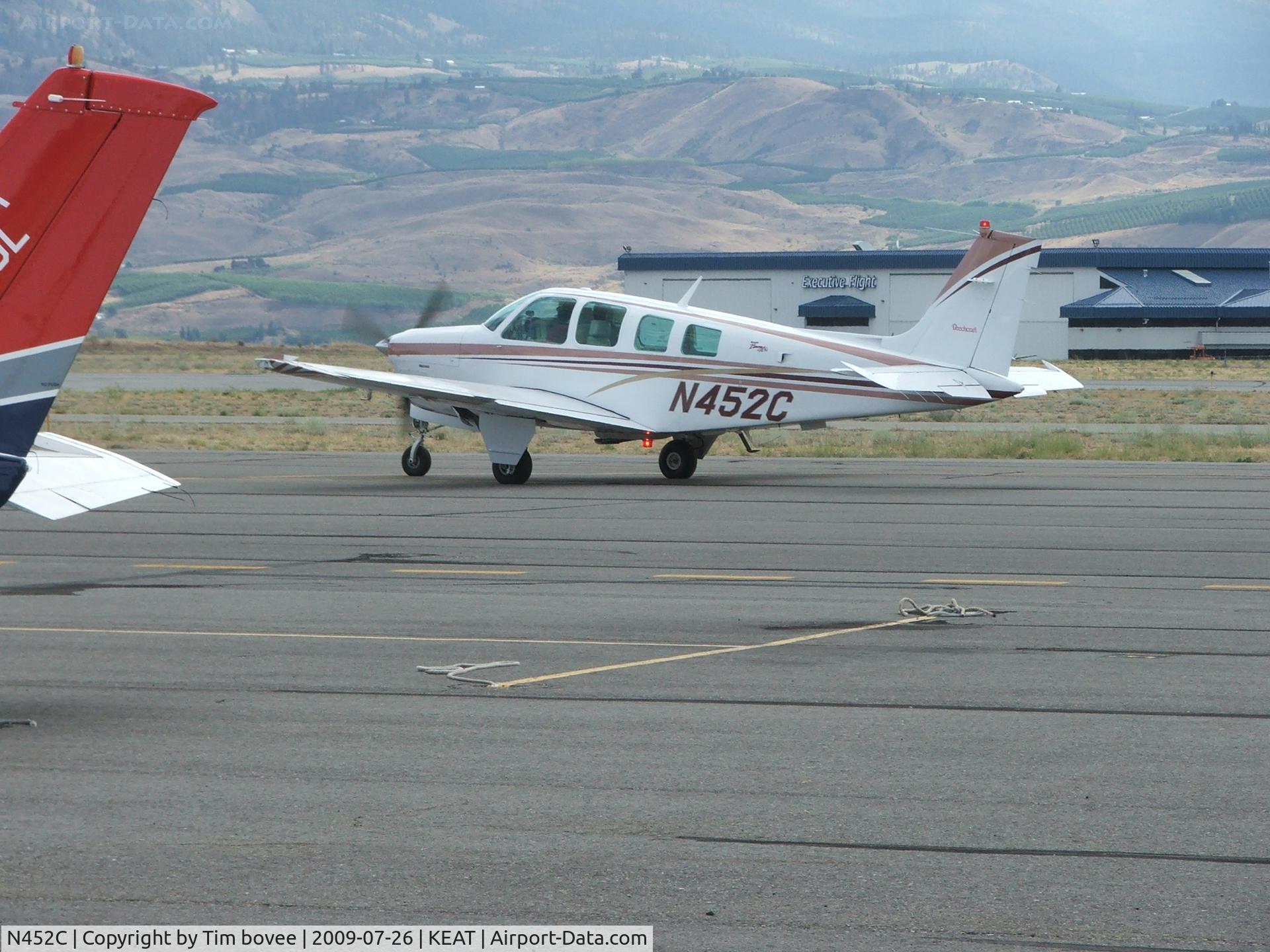 N452C, 1999 Raytheon Aircraft Company A36 Bonanza C/N E-3256, Taxiing for departure