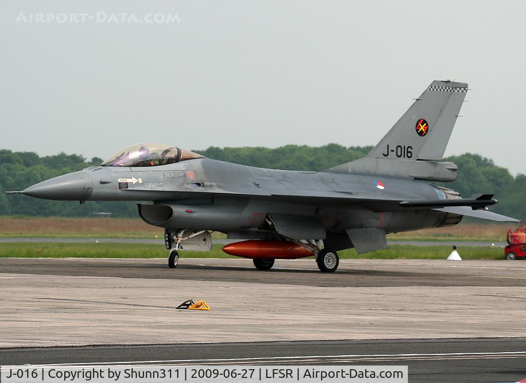 J-016, General Dynamics F-16AM Fighting Falcon C/N 6D-172, Participant of the last LFSR Airshow but used as spare...