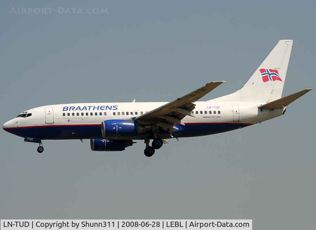 LN-TUD, 1998 Boeing 737-705 C/N 28217, Landing rwy 25R