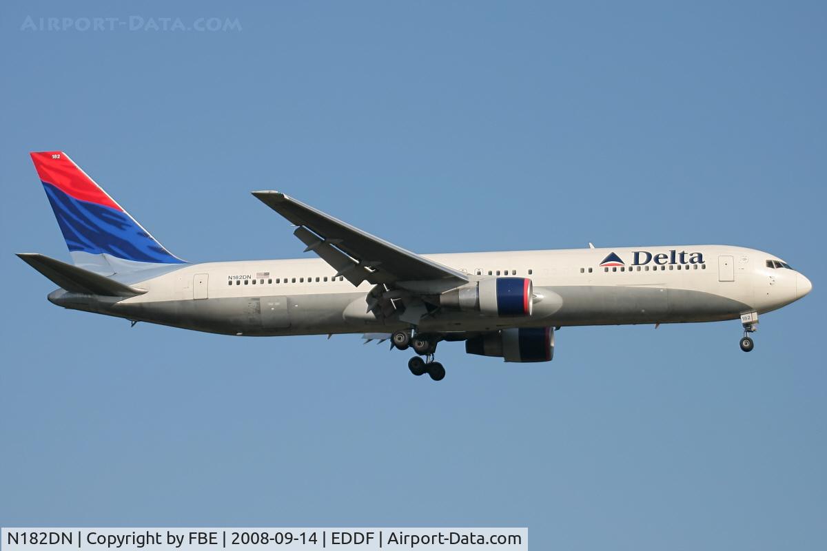 N182DN, 1992 Boeing 767-332/ER C/N 25987, short final RW07N