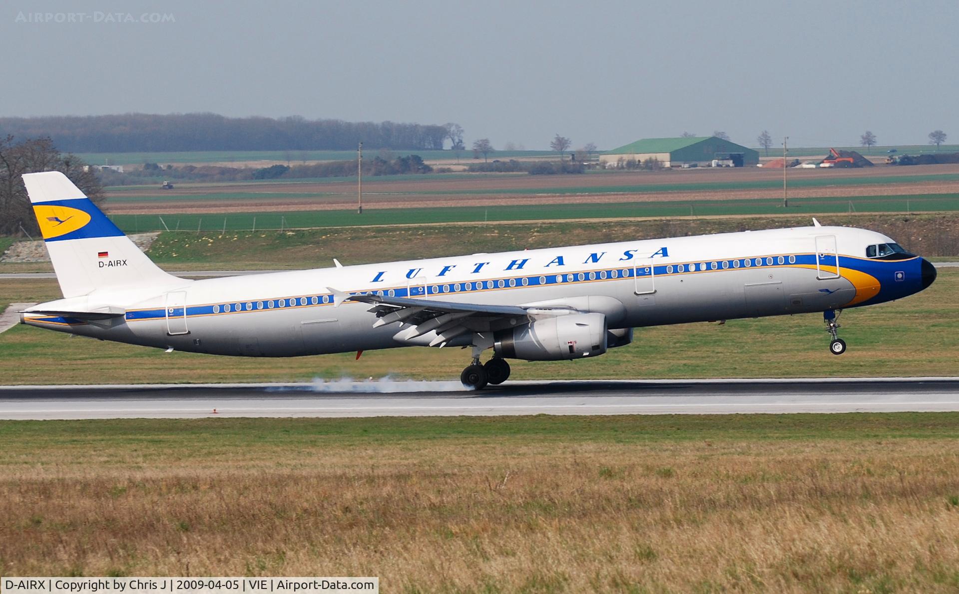 D-AIRX, 1998 Airbus A321-131 C/N 0887, Lufthansa Airbus A321-131 in Retro colours! Nice surprise to see this beauty in Vienna!