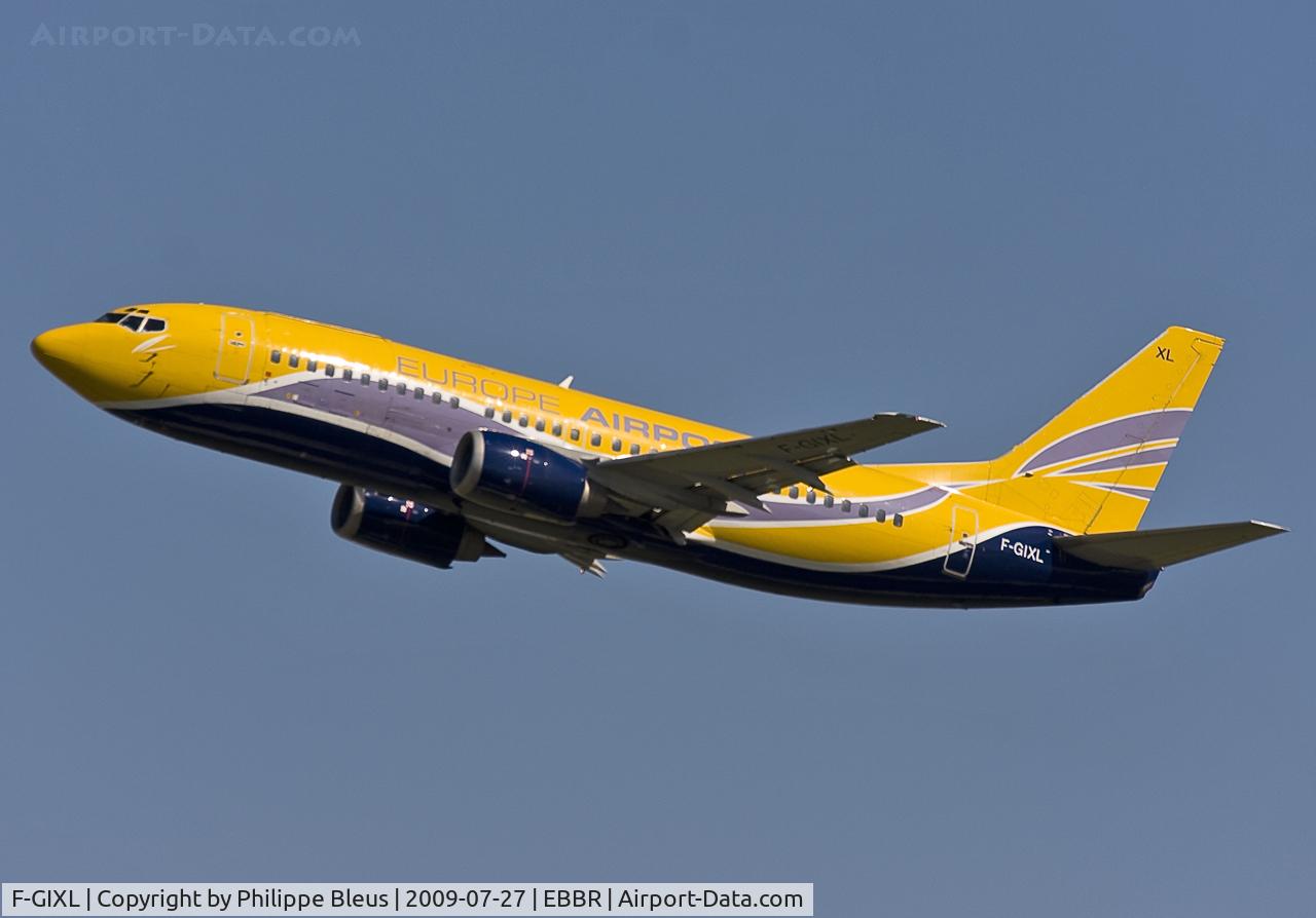 F-GIXL, 1987 Boeing 737-348QC C/N 23810, Off 25R.