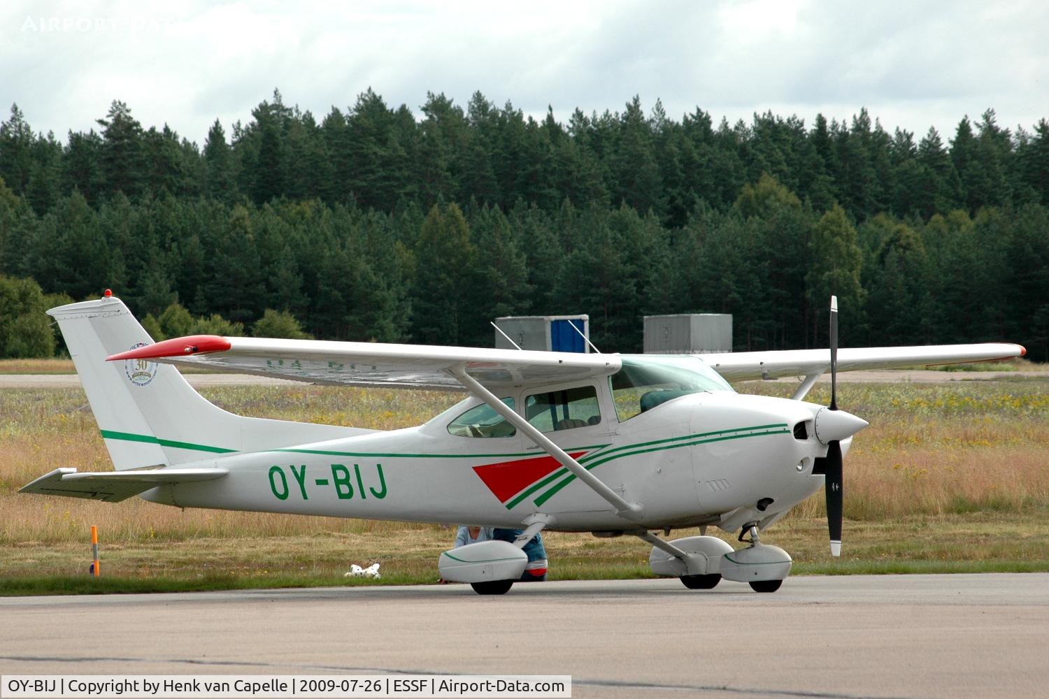 OY-BIJ, 1975 Cessna 182P Skylane C/N 182-63703, Danish Cessna 182 visiting Hultsfred in Sweden.