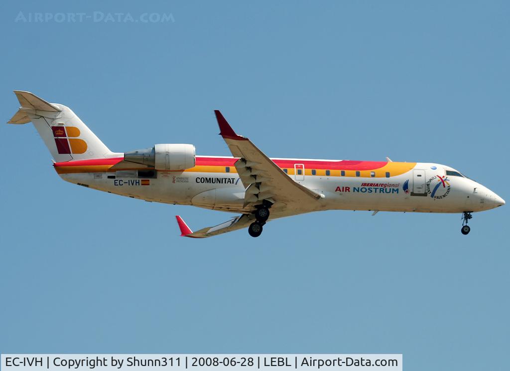 EC-IVH, 2004 Bombardier CRJ-200ER (CL-600-2B19) C/N 7915, Landing rwy 25R