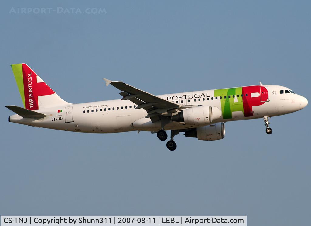 CS-TNJ, 2000 Airbus A320-214 C/N 1181, Landing rwy 25R