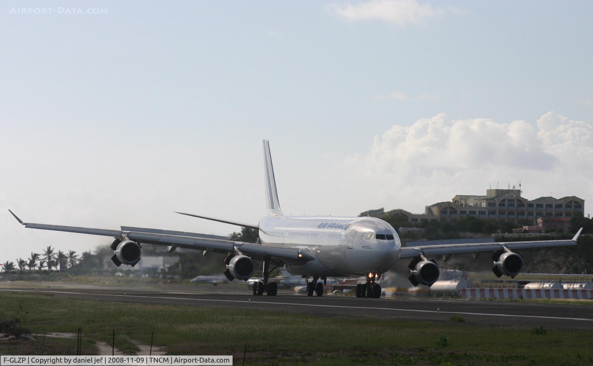 F-GLZP, 1999 Airbus A340-313X C/N 260, Landing 10
