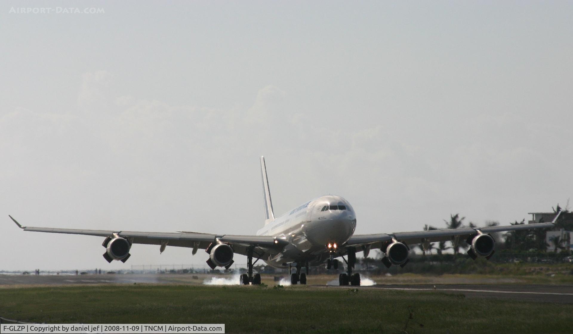 F-GLZP, 1999 Airbus A340-313X C/N 260, Landing 10