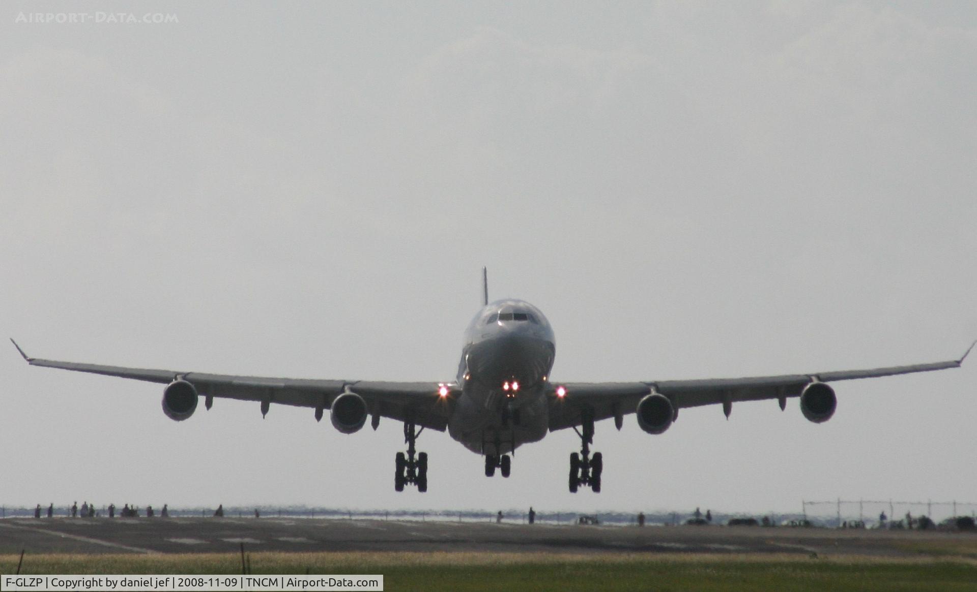 F-GLZP, 1999 Airbus A340-313X C/N 260, Landing 10