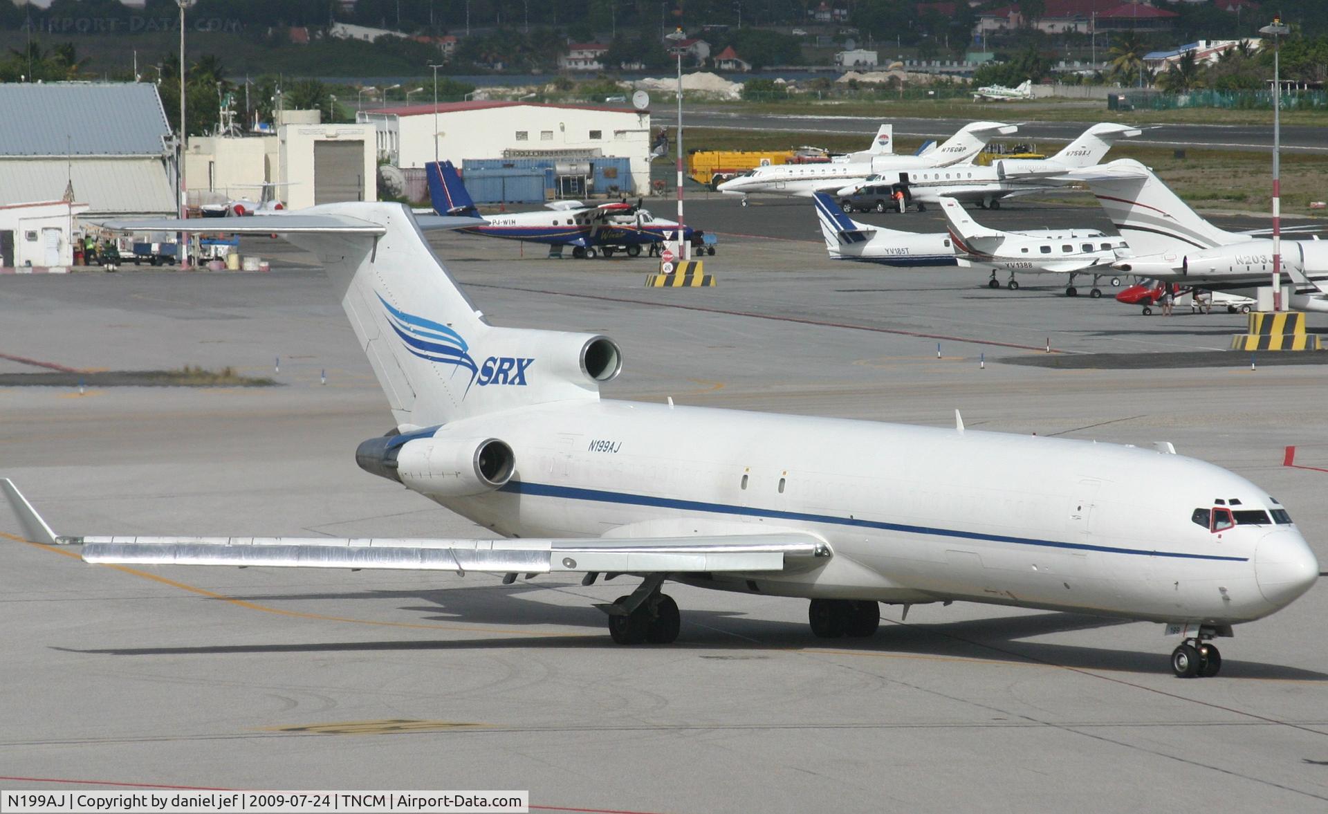 N199AJ, 1979 Boeing 727-2F9 C/N 21426, taxing to the runway