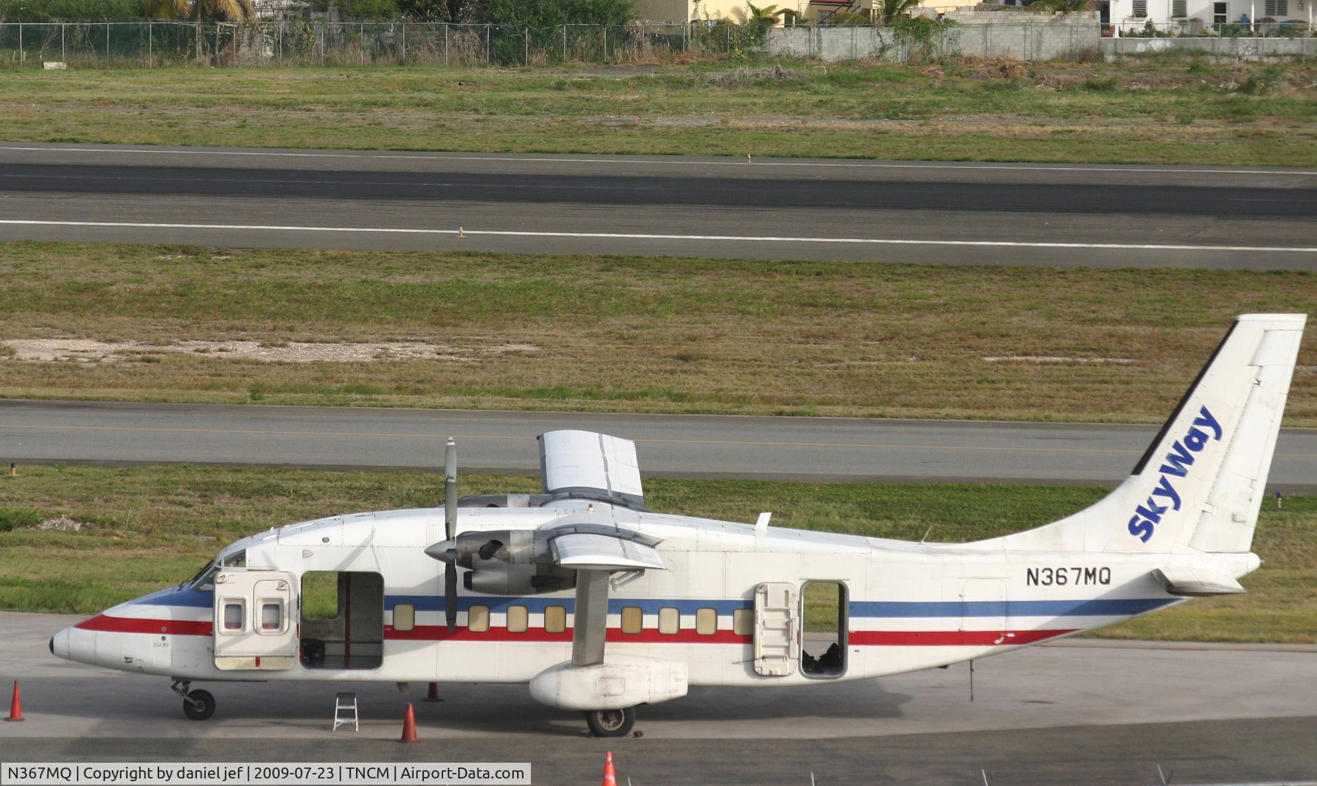 N367MQ, 1984 Short SD3-60-100 C/N SH.3640, park at the cargo ramp